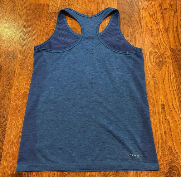 Nike Women's Dry Fit Aeroreact Racerback Active Tank Blue Size Medium - Picture 2 of 6